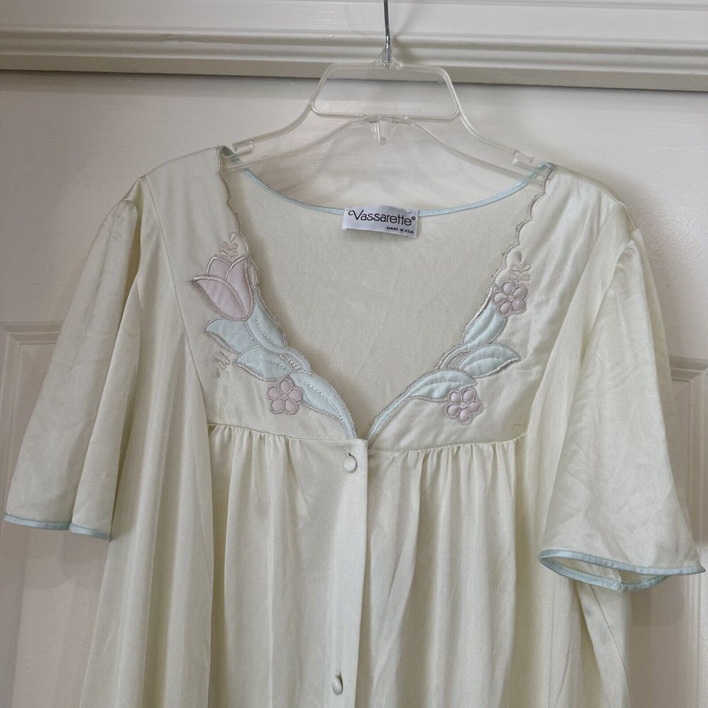 VTG VASSARETTE Butter Yellow Floral LARGE Silky GOWN Robe Housecoat Pockets